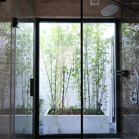 Villa Ashta / Zen *